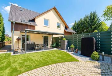 Ihr Familienparadies: Gepflegte Doppelhaushälfte mit großem Garten in Burscheid