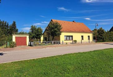 Charmante Hofstelle mit Wohnhaus, Nebengebäuden und großem Garten