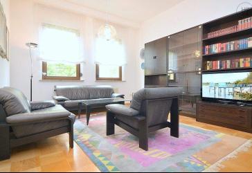 Gemütlich möblierte Wohnung mit WLAN und Balkon an U-Bahn Maximilianstraße