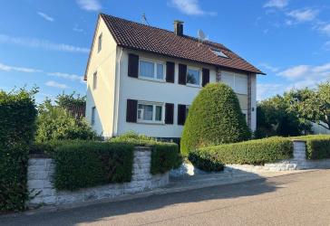 2-Familienwohnhaus in Illingen mit ausgeb. DG für Büro/Hobby, Garage, ca. 20 m² großes Gartenhaus u. Garten
