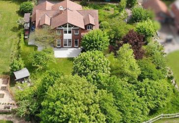 Repräsentatives Wohn- & Gewerbeanwesen mit sichtgeschütztem Garten mit >300m² Gesamtfläche