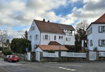 Freistehendes Wohnhaus mit Garten für Sanierer