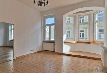 (12403_01) MGN: helle 2-Raum-Wohnung mit Parkett, Holzdielung, Stuckdecken, Balkon und Einbauküche in der Innenstadt