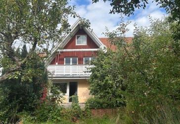 Viel Platz für eine glückliche Familie! DHH mit hübschem Garten und Werkstadtanbau in Redwitz.