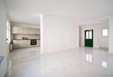 Wohnglück mit Charakter - Stilvoll sanierte 2½-Zimmer-Wohnung zum Erstbezug
