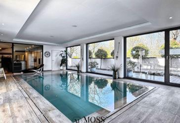 Luxus pur am Fuße des Tunibergs - traumhafte Unternehmervilla mit Innenpool und Gewerbeeinheiten