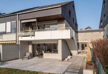 Schicke Doppelhaushälfte (Einfamilienhaus) mit gepflegtem Garten und Garage in Arnsberg-Niedereimer!