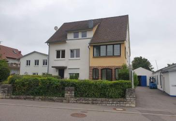 Gewerbeobjekt mit 2 Hallen , Bürotrakt und 3 Fam.Haus