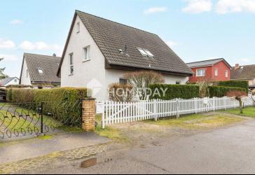 Freistehendes Einfamilienhaus mit gehobener Ausstattung - Familienidylle auf drei Ebenen & ELW