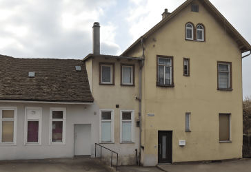 Mehrfamilienhaus 214 m² – 3 WE + Gewerbeanbau, bezugsfrei