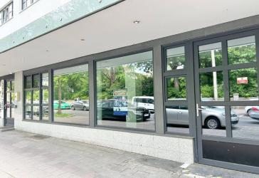 ATTRAKTIVE GEWERBEEINHEIT IN BESTER LAGE 325 m² NUTZFLÄCHE DAVON 159 m² SICHTBARE LADENFLÄCHE