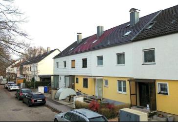 Puchheim-Ort: Helles Reihenhaus mit optimaler Raumaufteilung und Chancen zur Gestaltung