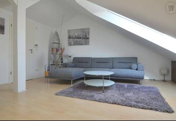 Modern möblierte 2-Zimmer Dachgeschosswohnung mit Balkon und WLAN in Nürnberg/Galgenhof