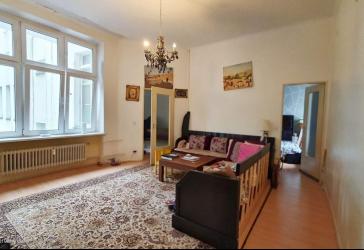 Vermietete 3-Zimmer-Altbau-Wohnung mit Balkon im Neuköllner Schiller-Kiez!