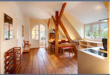 Möbliert: Maisonettewohnung in wunderschöner Jugendstilvilla