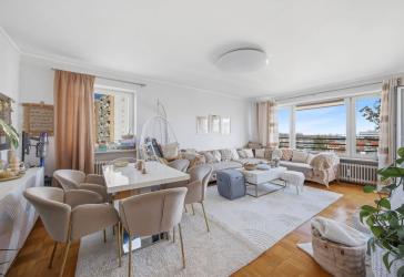 Solide Kapitalanlage: 4-Zimmer-Wohnung über den Dächern Moosachs!