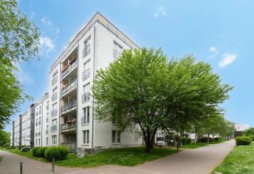 ERSTKLASSIGE RENDITE FÜR IHR PORTFOLIO! // Vermietete 2-Raum-Wohnung mit Terrasse