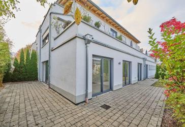 Straubing: Barrierefreie 4-Zimmer-Erdgeschosswohnung mit Terrasse und Garten
