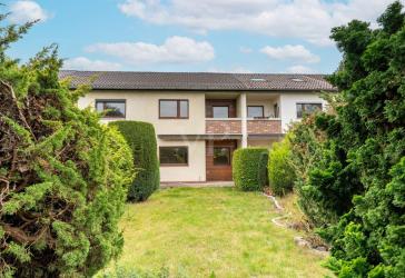 Solider Grundstein: einladendes Reihenhaus mit Terrasse und Balkon!