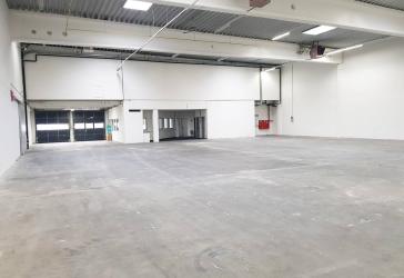 Renovierte Showroom und Produktionsfläche mit 826,03 m², Starkstrom, Rampe Rolltor und Büroanteil