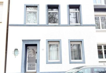 Top-Investment in Eschweiler: Modernes Reihenmittelhaus mit Potenzial zum Zweifamilienhaus