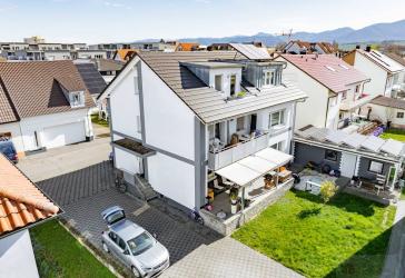 Saniertes Mehrfamilienhaus mit 3 Wohneinheiten in zentraler Lage