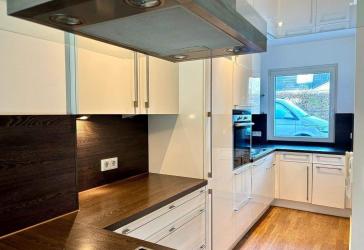 Modernes Reihenmittelhaus mit Dachterrasse und kleinem Garten in Hamburg Duvenstedt