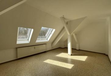 2-Zimmer-Dachgeschoss-Wohnung in Bahnhofsnähe