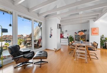 Lichterfüllte 4-Zimmerwohnung mit Terrasse und Personenaufzug in 79108 Freiburg-Herdern