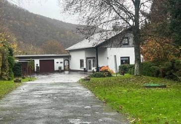 Top-Gelegenheit! Einfamilienhaus mit ELW und großem Grundstück in Bruschied/Rudolfshaus