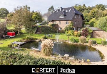 Exklusives Landhausambiente - freistehendes Anwesen in Feldrandlage mit Naturteich
