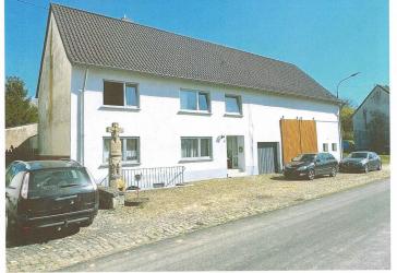 EFH Einfamilienhaus Bauernhaus mit Garage, Scheunen und Nebenanlagen