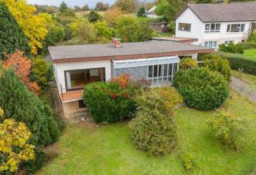 Massives Wohnhaus auf 1.015 m² Gartenparadies