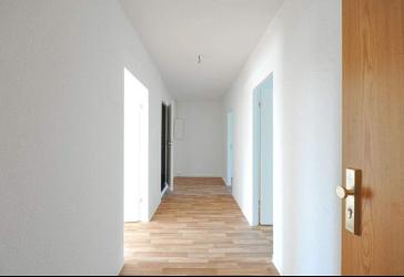 Treppensteigen lohnt sich, renovierte Wohnung ab sofort!