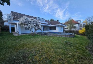 Architektonisch reizvolle Villa in Best-Lage am Mulang maklerfrei