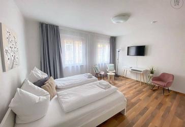 Modern möblierte 2-Zimmer-City-Wohnung mit Balkon und WLAN direkt an der Burg