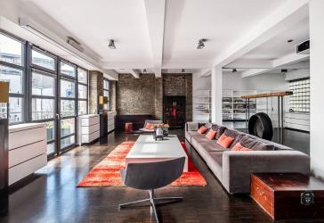 Stilvolles Loft mit Designer-Ausstattung und luxuriösen Akzenten