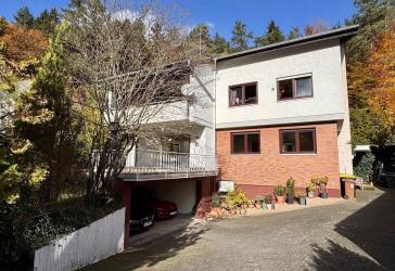 KL-Hohenecken - Gepflegtes Mehrfamilienhaus mit Doppelgarage in ruhiger Waldrandlage
