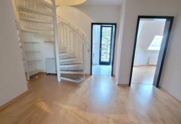 Maisonette Penthouse Wohnung in Rheinnähe
