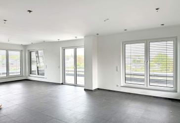 3 Büroräume, Dachterrasse, Fahrstuhl und Tiefgararage in BO Zentrum
