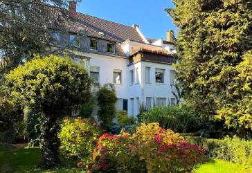 Sofort bezugsfrei: 4-Zimmer-Wohnung mit exklusivem Garten und Balkon in Düsseldorf