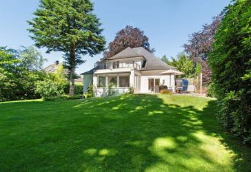 Herrschaftliche Villa im klassischen Stil - Wohnen im idyllischen Wellingsbüttel