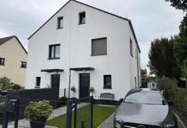 Vermietete DHH in ruhiger Wohnlage ***große Terrasse***Parkettfußb.***Kfz-Stellplatz***