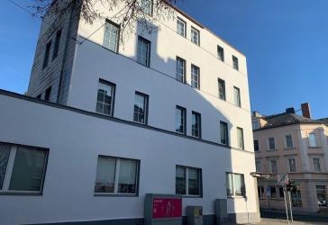 Voll vermietetes MFH in Hofer Innenstadt - Wohnfläche ca. 428 m² - 2 Wohneinheiten - 11 Apartments