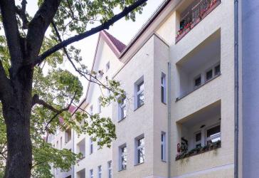 2-Zi.-Altbauwohnung mit Balkon - Kapitalanlage in ruhiger, grün geprägter Lage von Reinickendorf!