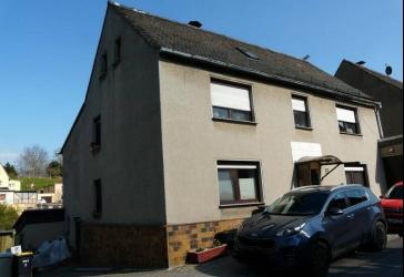 Haus für Ihre Familie mit grünem Garten, Garage und vieles andere mehr