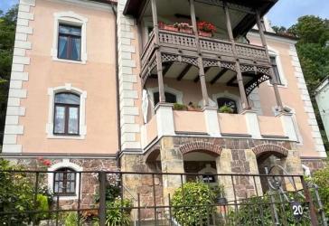Herrliche 3-Zimmer Wohnung im historischen Altbau mit Blick auf die Elbe!