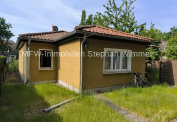 Berlin-Altglienicke Bungalow - Einfamilienhaus mit schönem großem Garten und viel Nebengelass