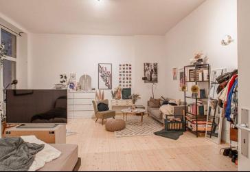 Sonniger Rückzugsort im Altbau - stilvolle 1-Zimmer-Wohnung mit Balkon in ruhiger Hoflage