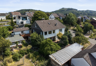Traumhafte Aussicht inklusive: Attraktives Einfamilienhaus mit Einliegerwohnung & idyllischem Garten